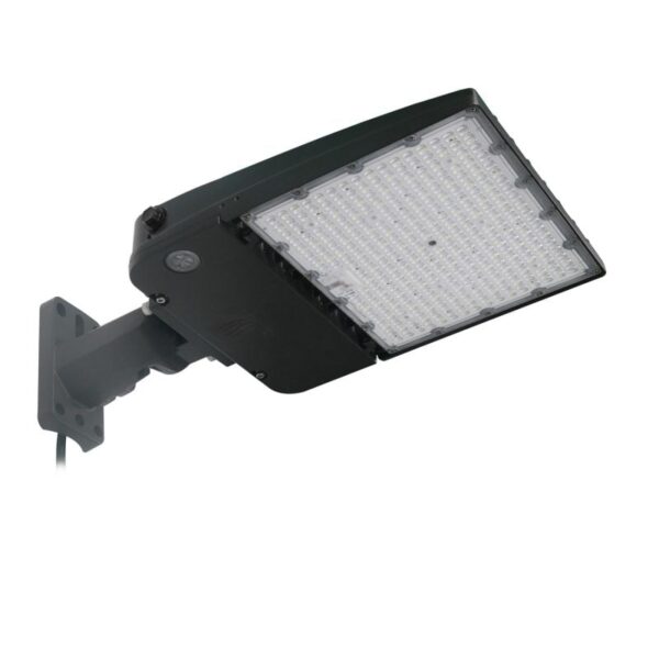 Luz LED ajustable para estacionamiento de 200/240/300 vatios | 28800 a 43400 lúmenes | 3000 K/4000 K/5000 K | 100 V-277 V | Fotocélula integrada